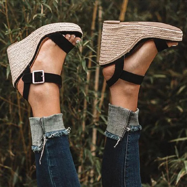 Wedge sandalen met verstelbaar enkelbandje