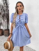 Bloomie | Speelse Strikjurk met Pofmouwen – Cute, Casual & Zomers