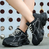 Zwarte chunky sneakers met mesh-panelen en stevige zool