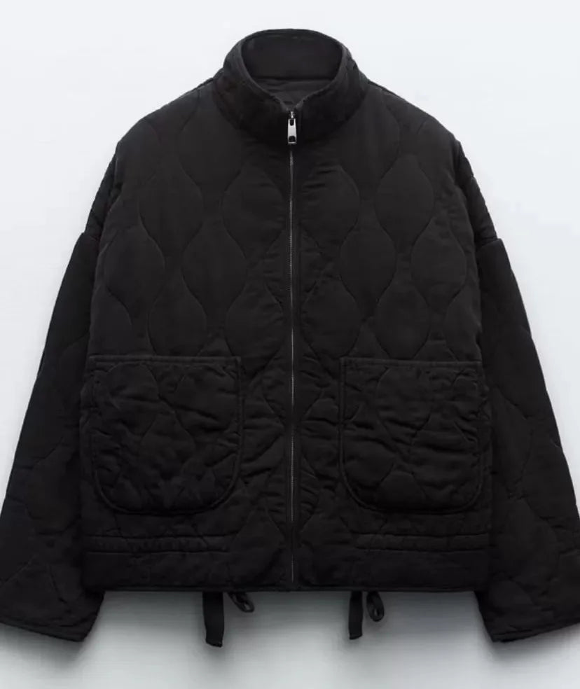 zwarte quilted dames jas met rits en grote voorzakken