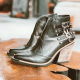 zwarte western boots met open v-snit en robuuste hak