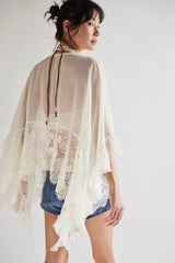 Avelora | Luchtige Blouse met Kant en Wijde Mouwen