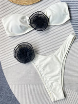 Witte bandeau bikini met zwarte bloem