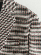 detailfoto revers en borstzakje geruit colbert dames