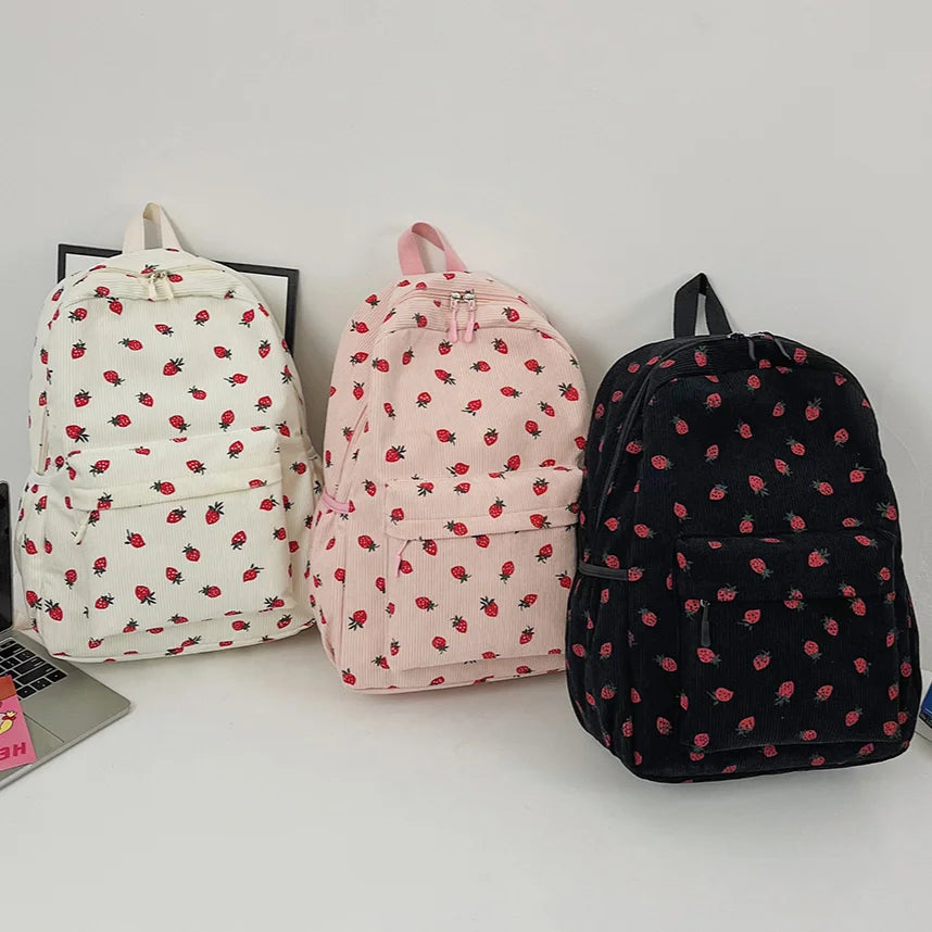 Urban Cord Strawberry Pack, ruime corduroy rugzak met aardbeienprint, perfect voor school en reizen.