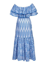blauwe off shoulder broderiejurk met speelse ruches