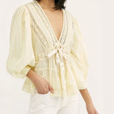 Lunaria | Blouse met Kant, Strikdetail & Pofmouwen