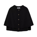 zwart gebreid vest met cape-look en knopen, voorkant