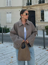 Mirelda cropped jas in taupe met oversized mouwen