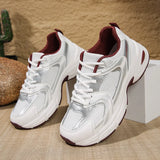 Venyra Chunky witte Sneakers rood detail close-up
