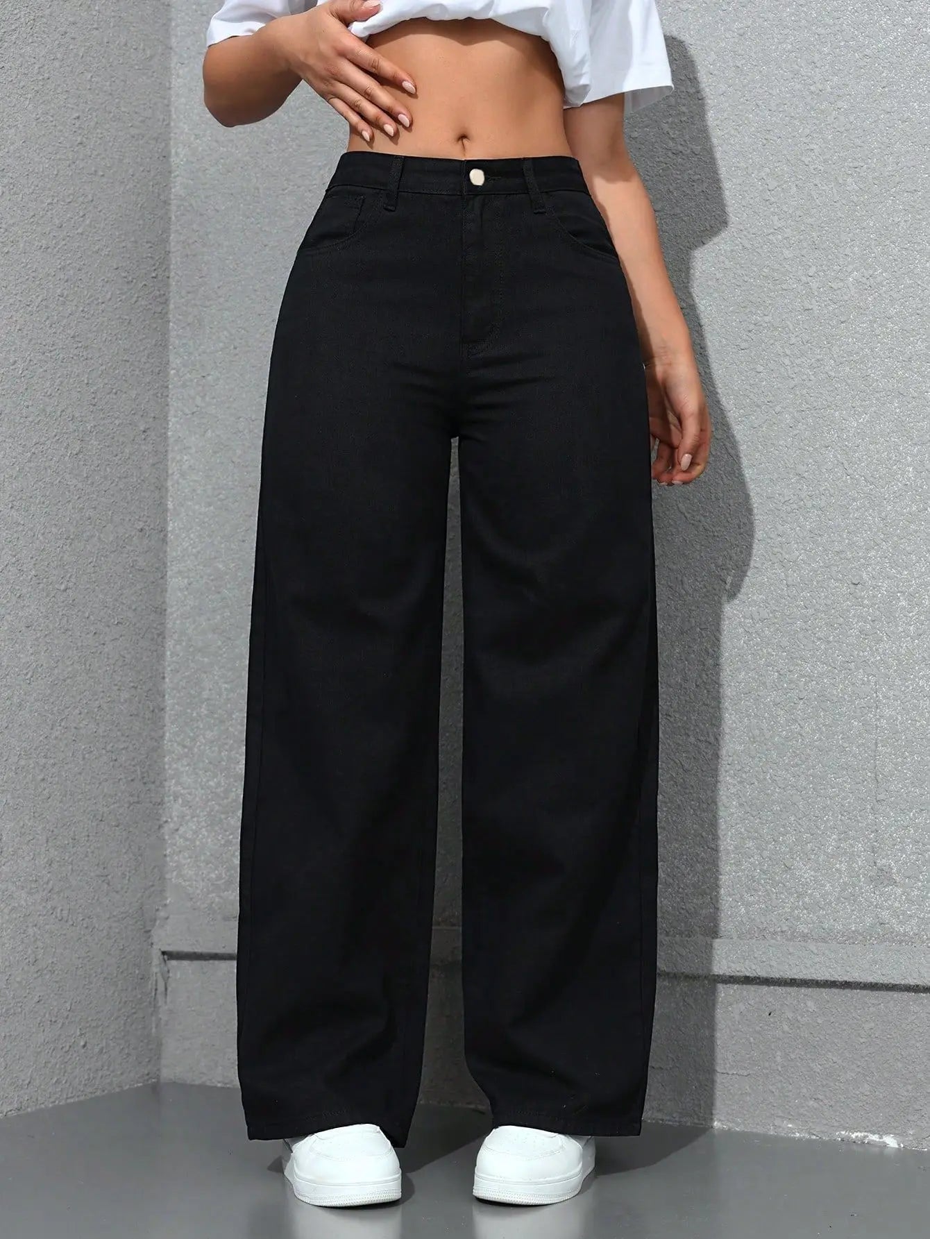 black wide leg jeans dames casual streetwear look