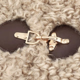 beige teddy jacket met gouden gespen