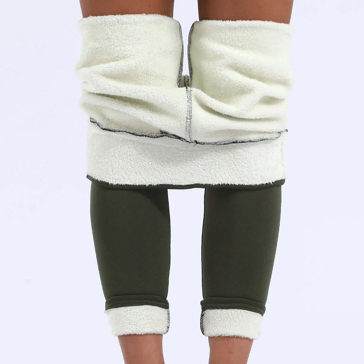 Nordic Luxe Legging, in groen gevoerd en comfortabel, perfect voor koude dagen en stijlvolle winteroutfits.