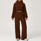 bruine lounge set met cropped sweater en wide leg joggingbroek