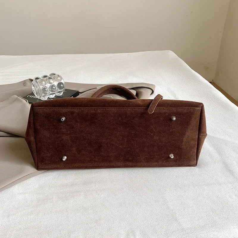 Belviora | Luxe Handtas met Suède Look & Buckledetail