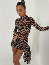 asymmetrische mesh wrap dress met strik aan de zijkant 