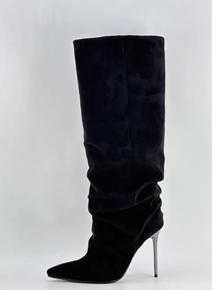 zwarte slouch boots met puntneus en hoge stilettohak