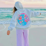 rug van grijze hoodie met kleurrijke wereldkaart en bloemenprint