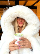 close-up van faux fur capuchon met zachte bontstructuur