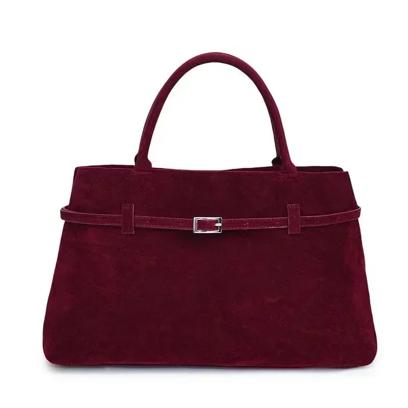 bordeauxrode luxe handtas met buckledetail en suède afwerking