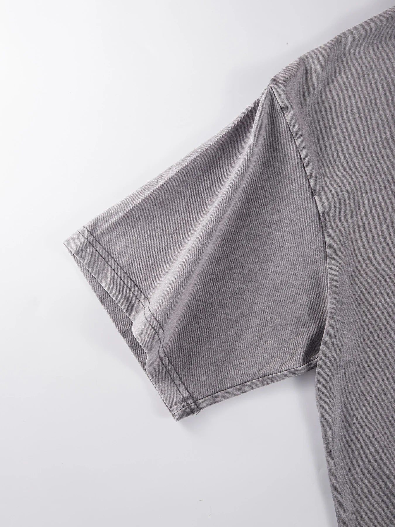 Waggy Tee | Oversized T-shirt met Teckelprint in Zachte Waslook