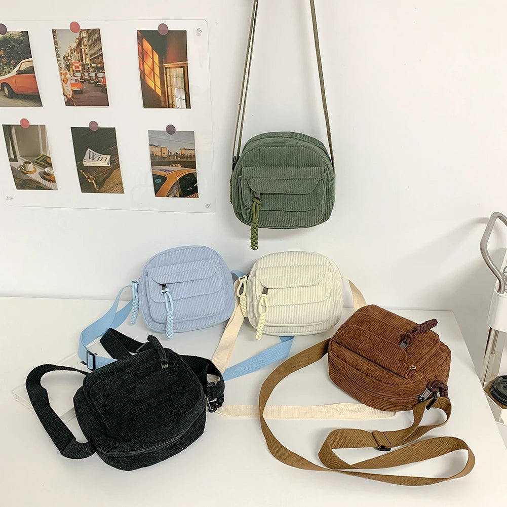 Urban Cord Mini crossbody tas in corduroy, compact design met meerdere kleurenopties.