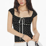 Liora polkadot top in zwart met witte stippen en strikdetail