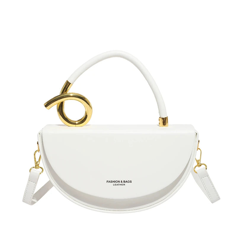 Witte half-moon handtas met gouden detail – betaalbaar designer alternatief