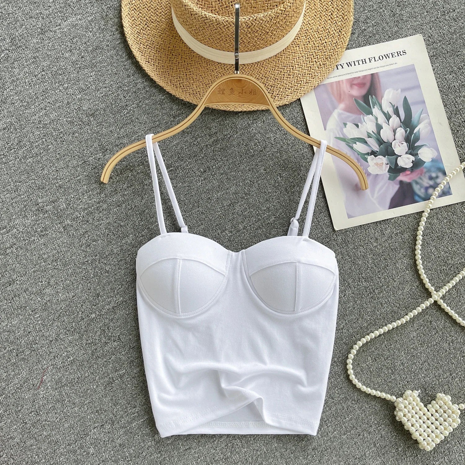 witte top met cups en verstelbare bandjes