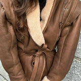 close-up van kraag en voering Serenya shearling jas