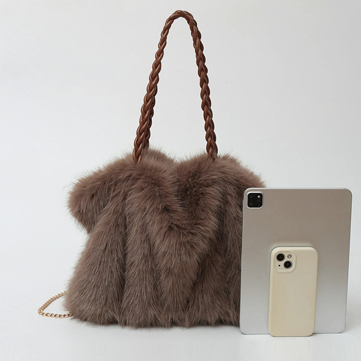 Fiora Fluff Bag | Luxe Teddy Handtas met Gevlochten Handvat & Ketting