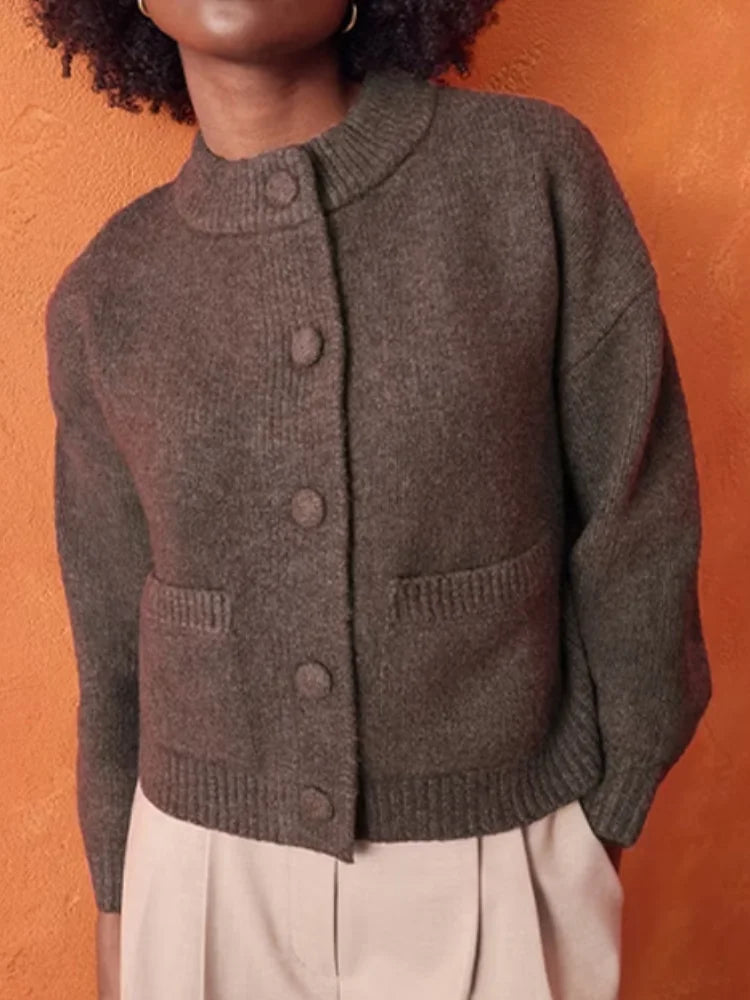 close-up bruin vest met zakken en ronde hals