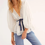 Lunaria | Blouse met Kant, Strikdetail & Pofmouwen