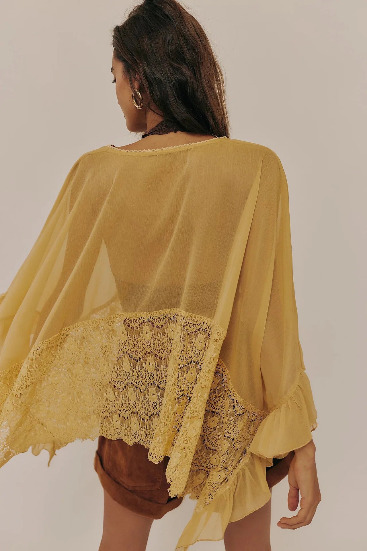 Avelora | Luchtige Blouse met Kant en Wijde Mouwen