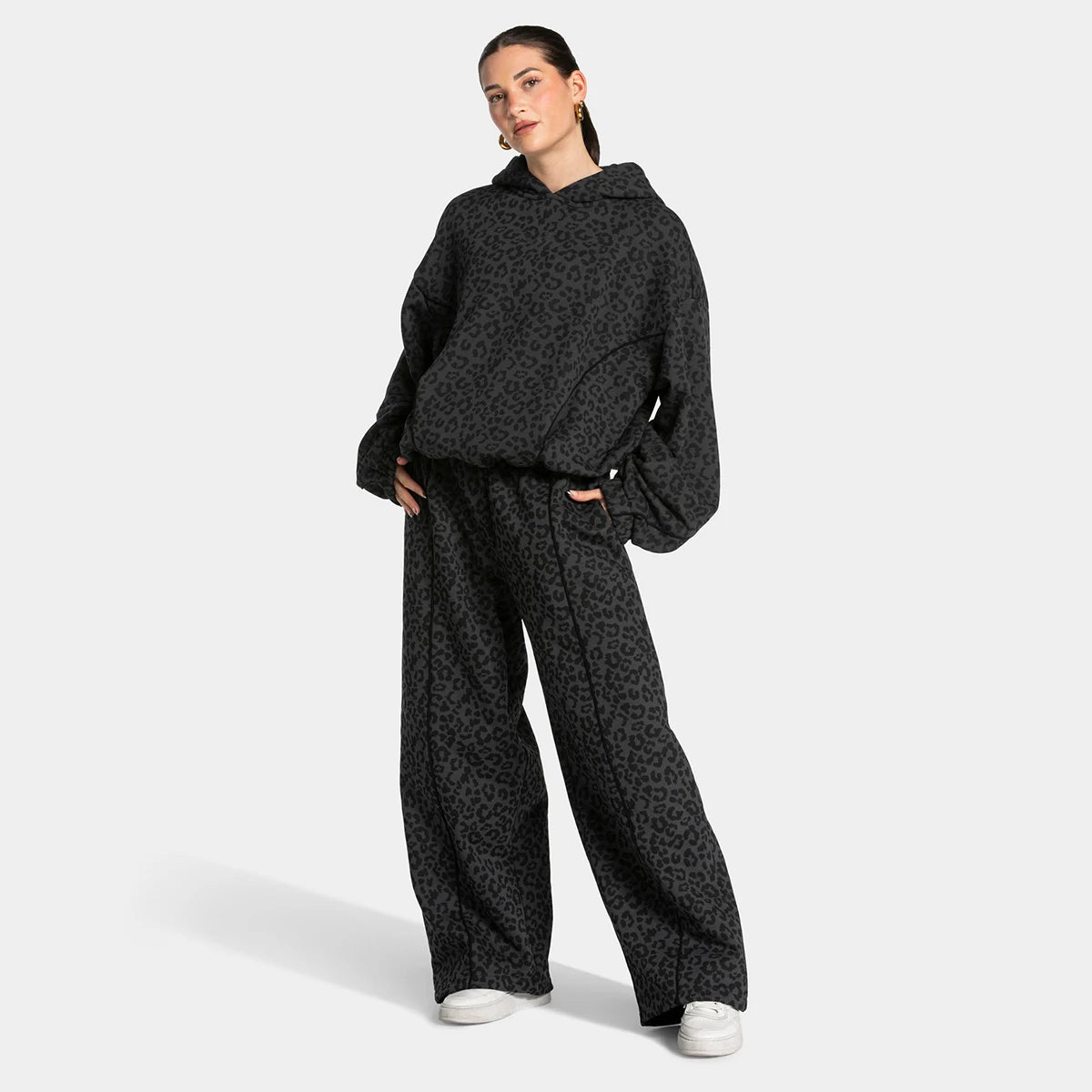zwarte luipaard loungeset dames met steekzak in de wijde broek