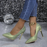 Groene pumps met gouden stilettohak voor feestelijke outfit