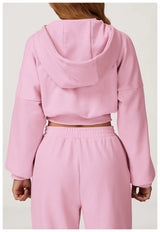 achterkant lounge set met relaxte pasvorm en cropped top