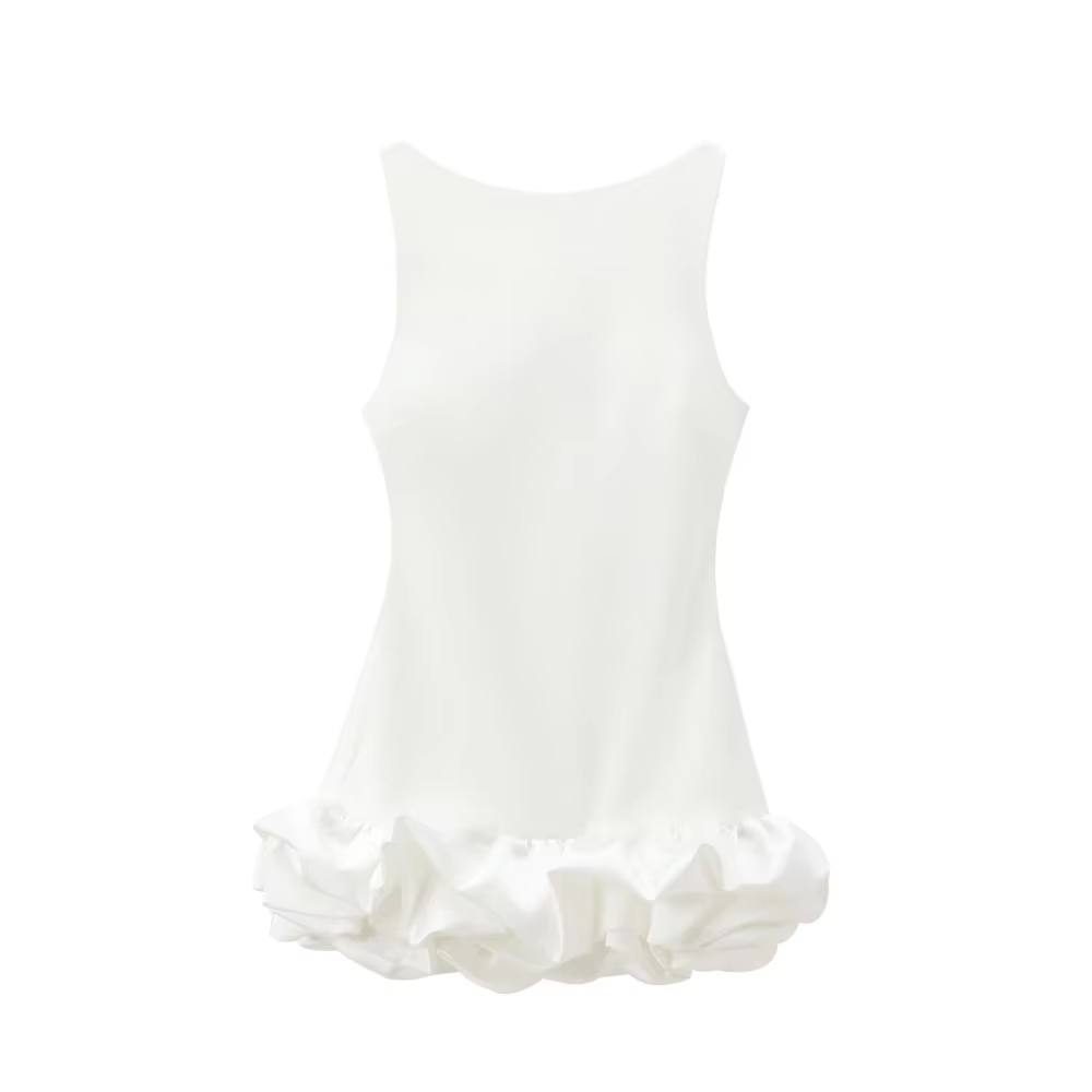 Flair Ruffle Mini Dress – Een speelse en elegante mini-jurk met opvallende ruches, perfect voor feestdagen en speciale evenementen.