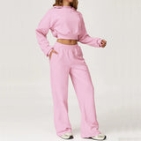 casual lounge set in roze met sneakers