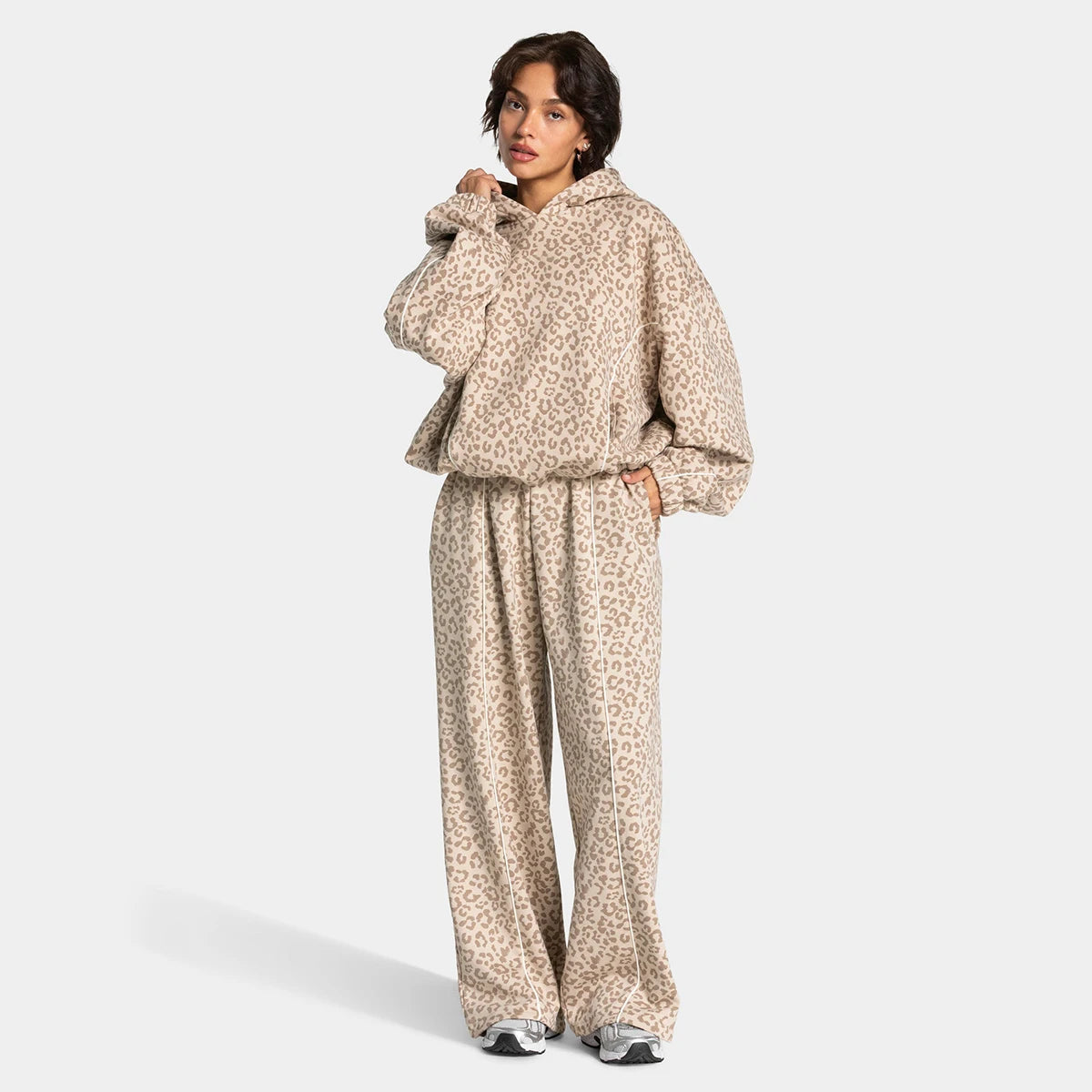 beige luipaardprint hoodie set dames met witte bies