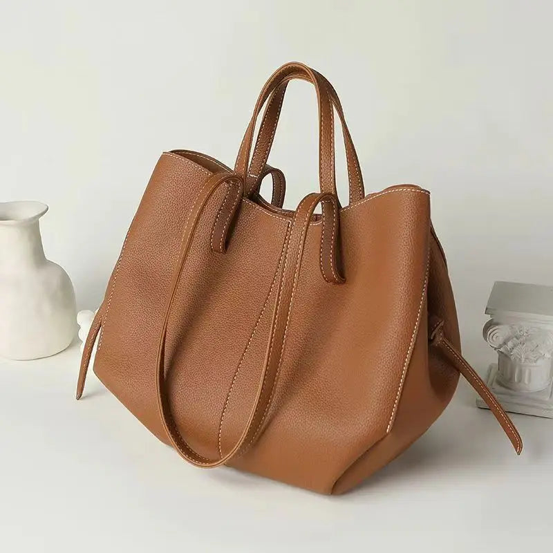 Taviana Set | Grote Damestas met Bijpassende Clutch van Vegan Leer
