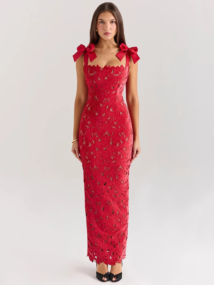 Midnight Rose – Elegante kanten maxi jurk met strikaccenten, verkrijgbaar in zwart en rood, perfect voor feestdagen en speciale gelegenheden.