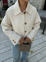 Mirelda cropped jas in ivoor met oversized mouwen