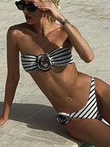 navy bandeau bikini met witte bloem