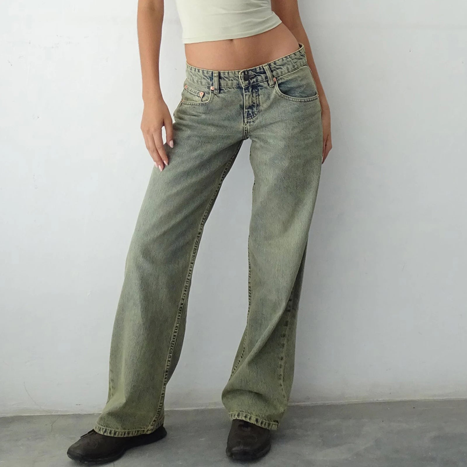 Classic Wide-Leg Jeans in verschillende kleuren, met een relaxte pasvorm en flatterend ontwerp.