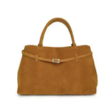 cognac dames handtas met gesp en elegante vorm 