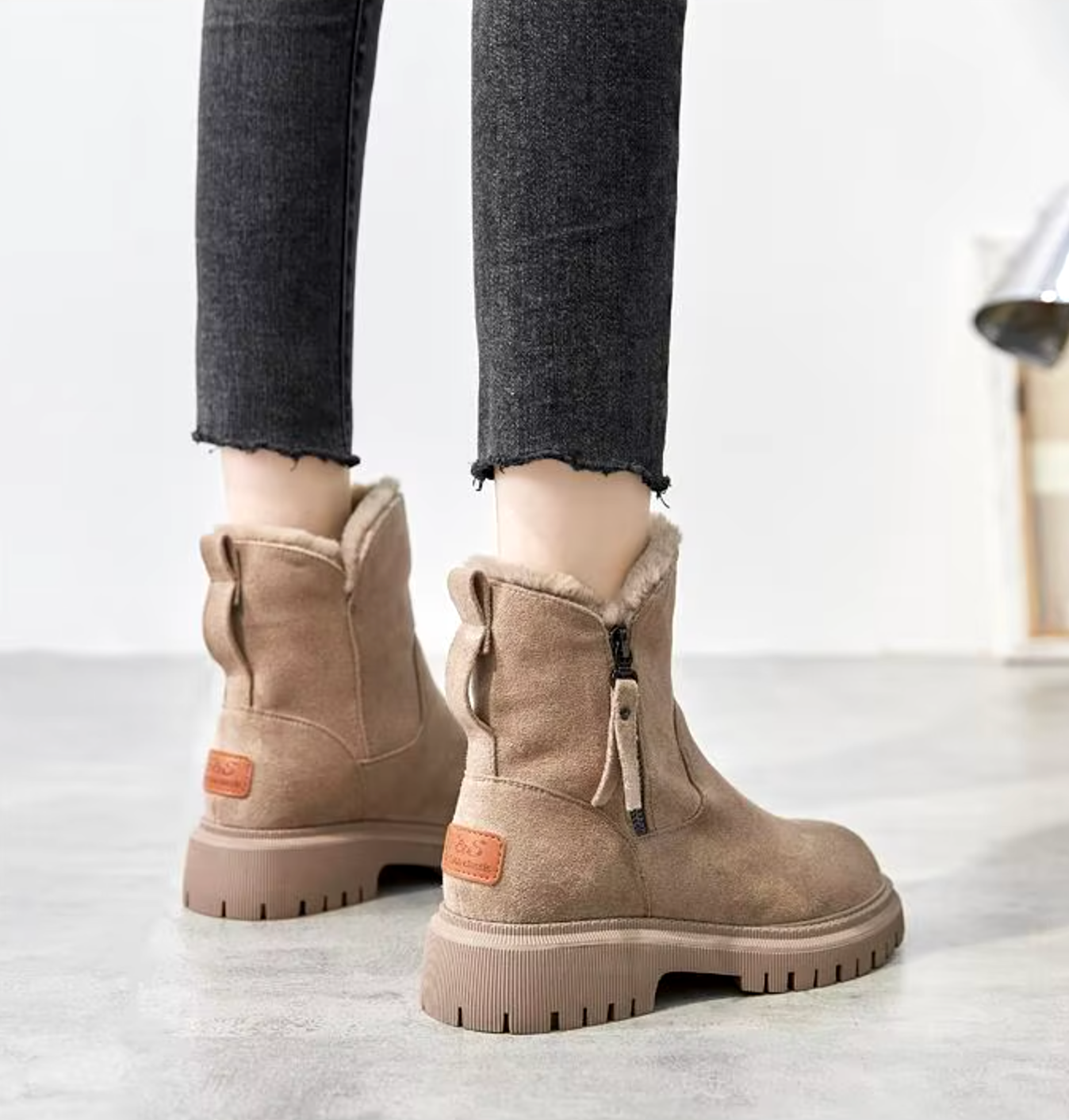 beige enkellaarzen dames met bontvoering en chunky zool