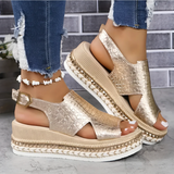 gouden plateau sandalen met verstelbaar bandje en gevlochten zool