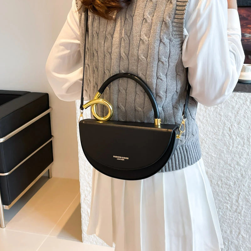 zwarte schoudertas met goud swirl handvat – designer look dupe