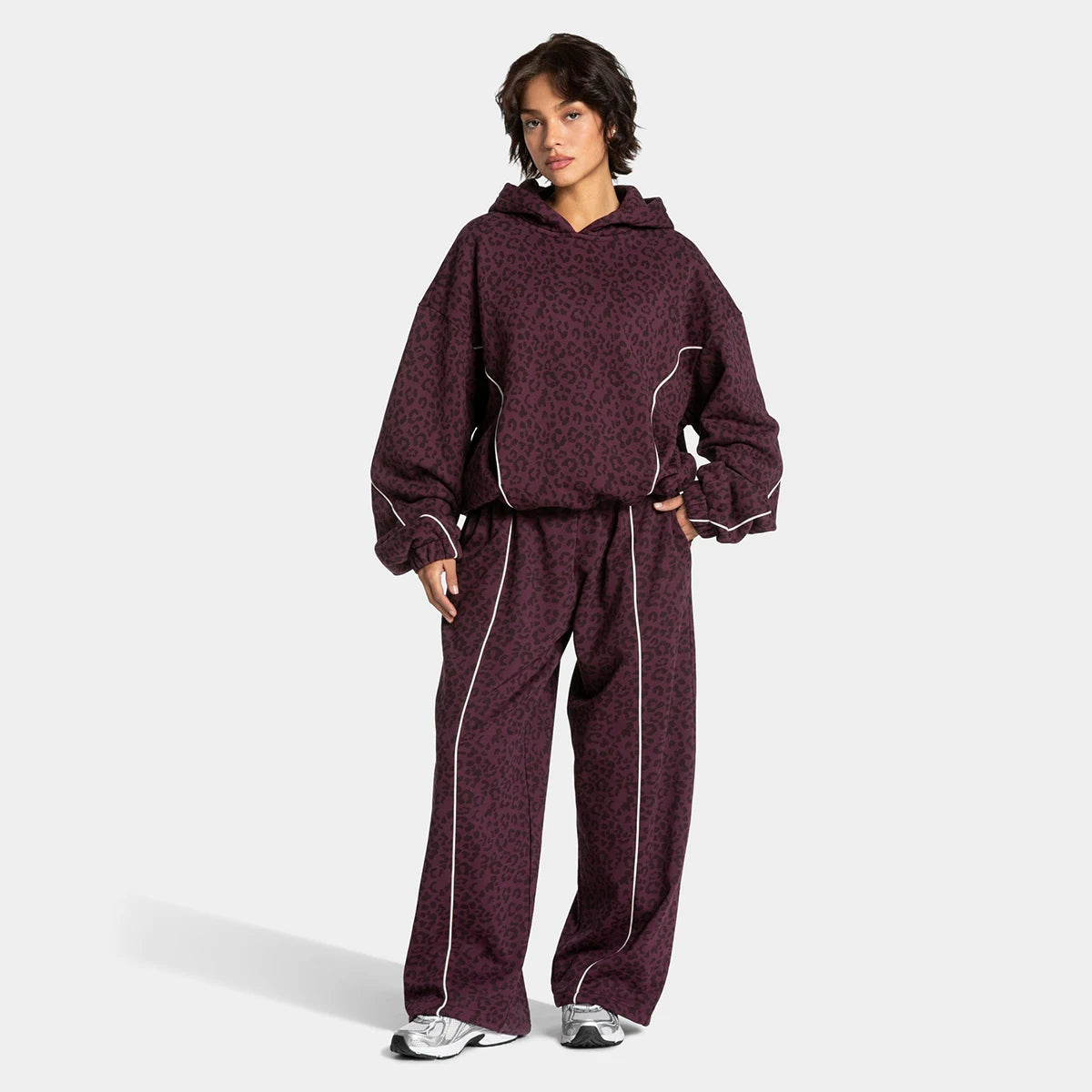 bordeaux luipaardprint sweatsuit dames met hoodie en witte bies